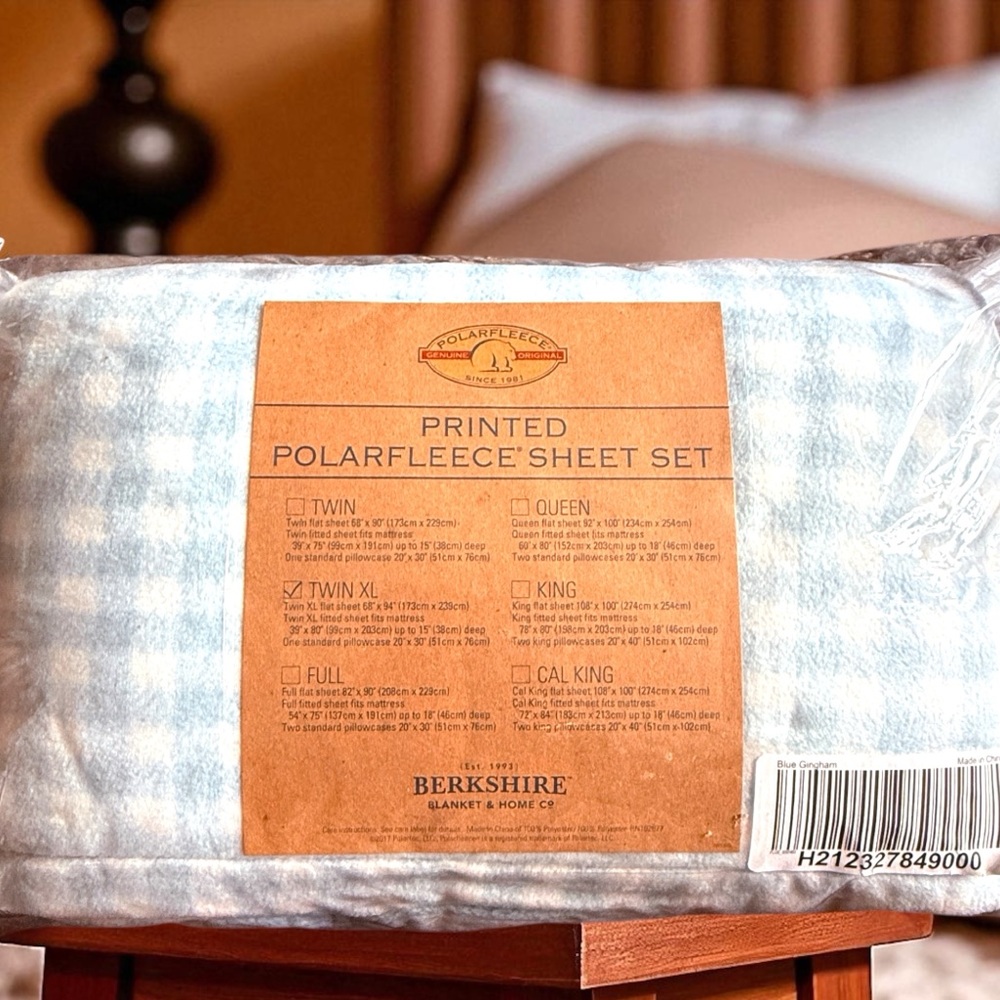 BERKSHIRE PolarFleece Twin XL Sheet Set - Light Blue and White NEW